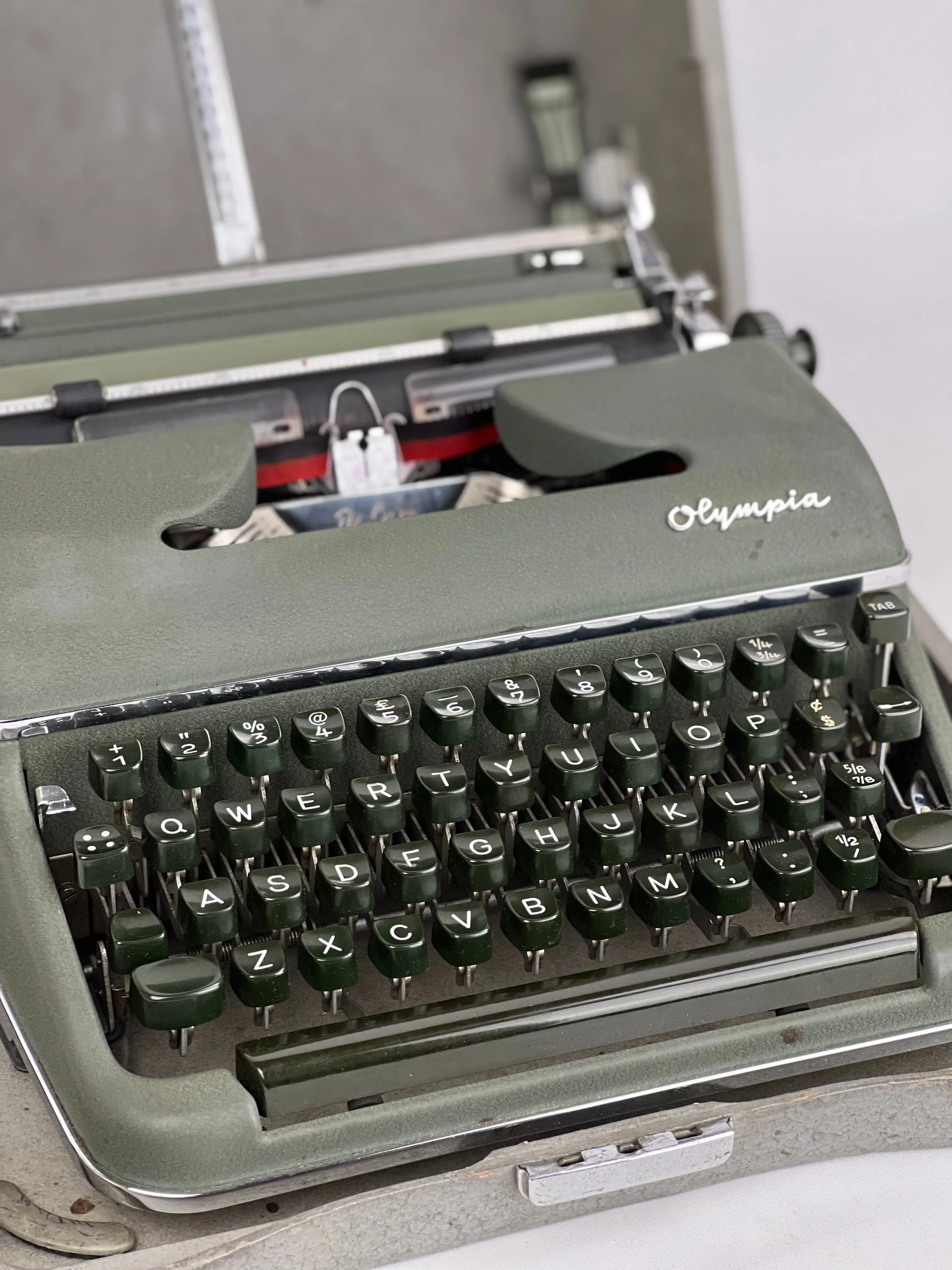 1950s Olympia Deluxe Sage Portable Typewriter in Shell Case