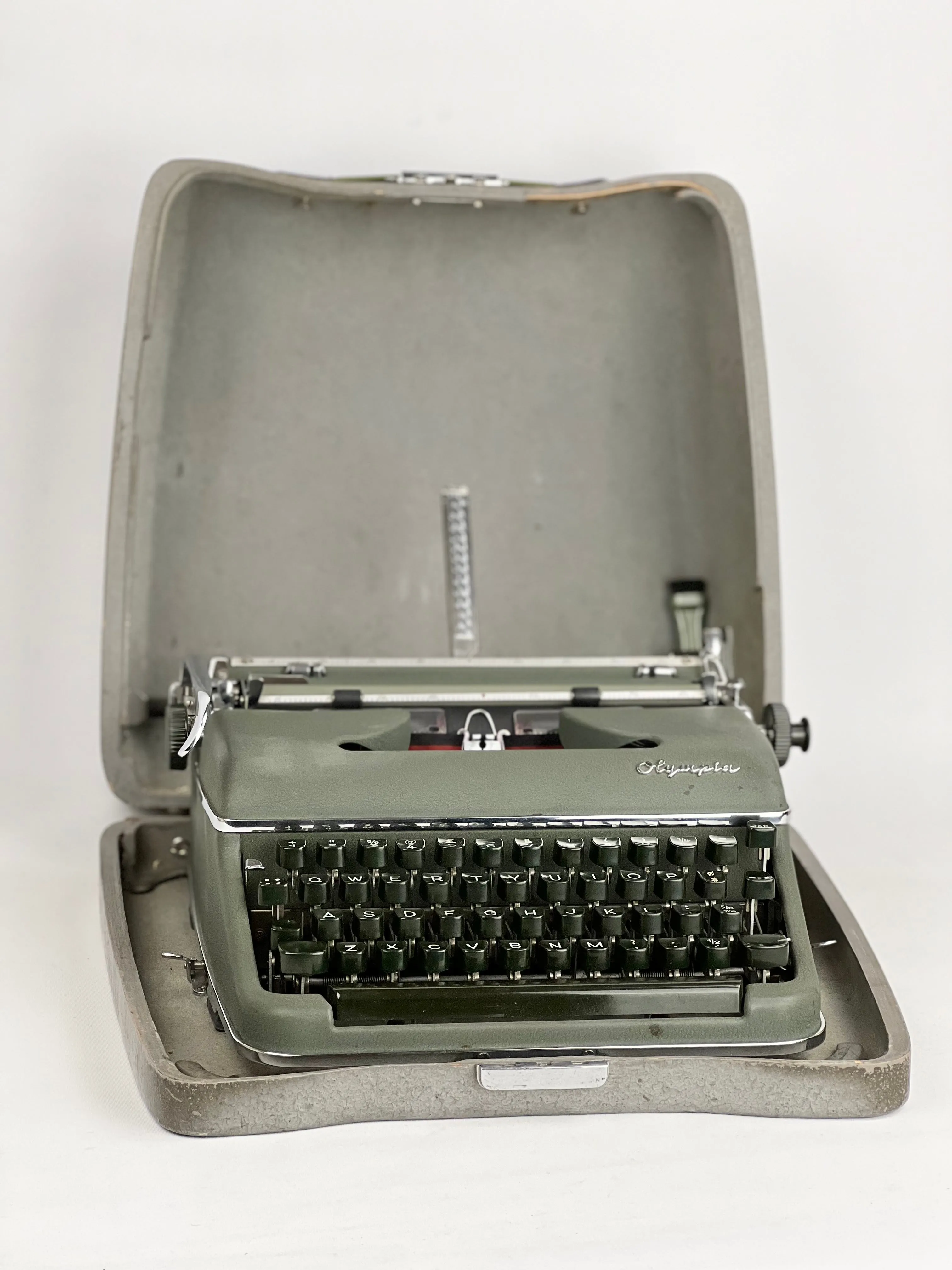 1950s Olympia Deluxe Sage Portable Typewriter in Shell Case