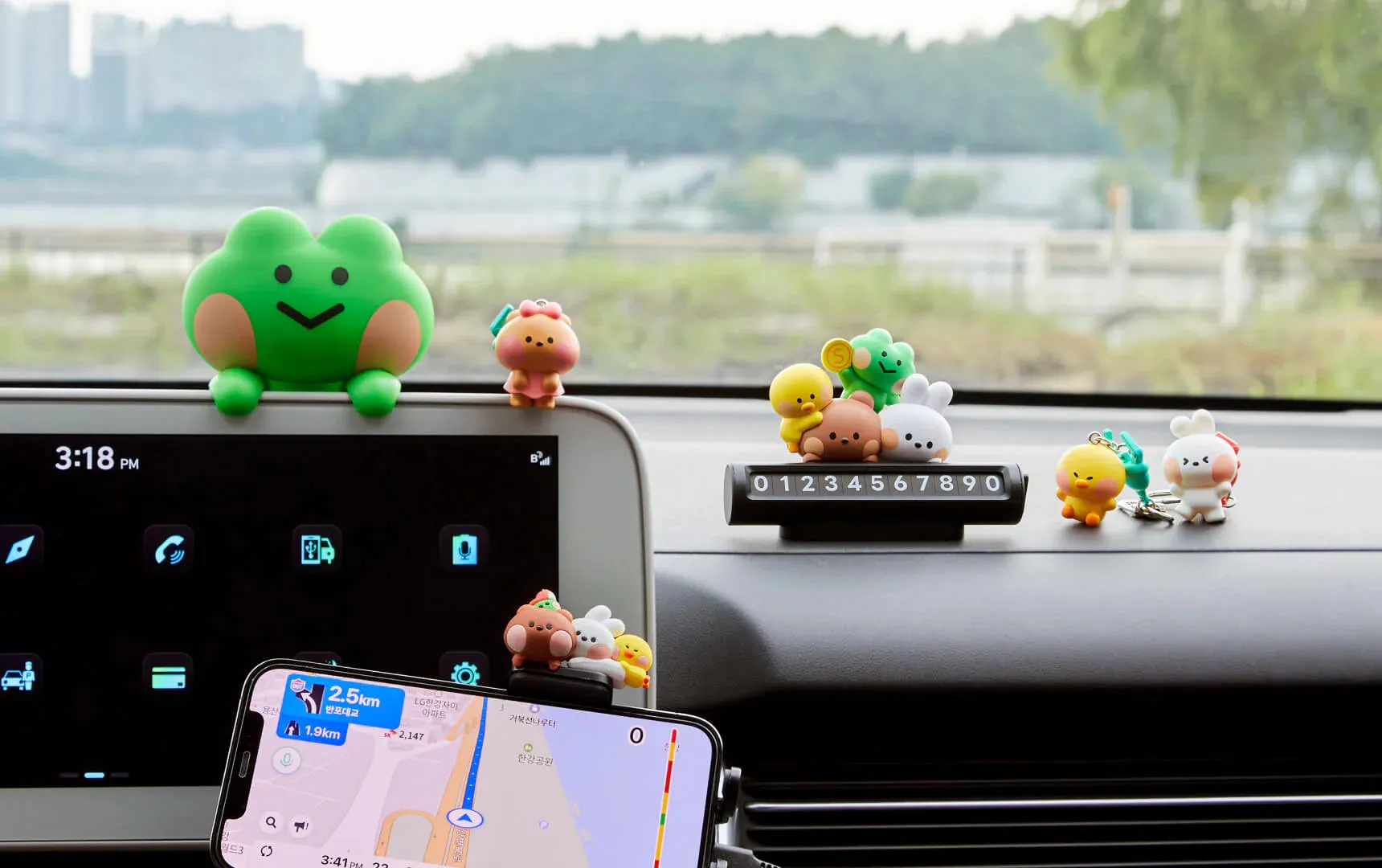 LINE FRIENDS MININI WIRELESS CAR CHARGER