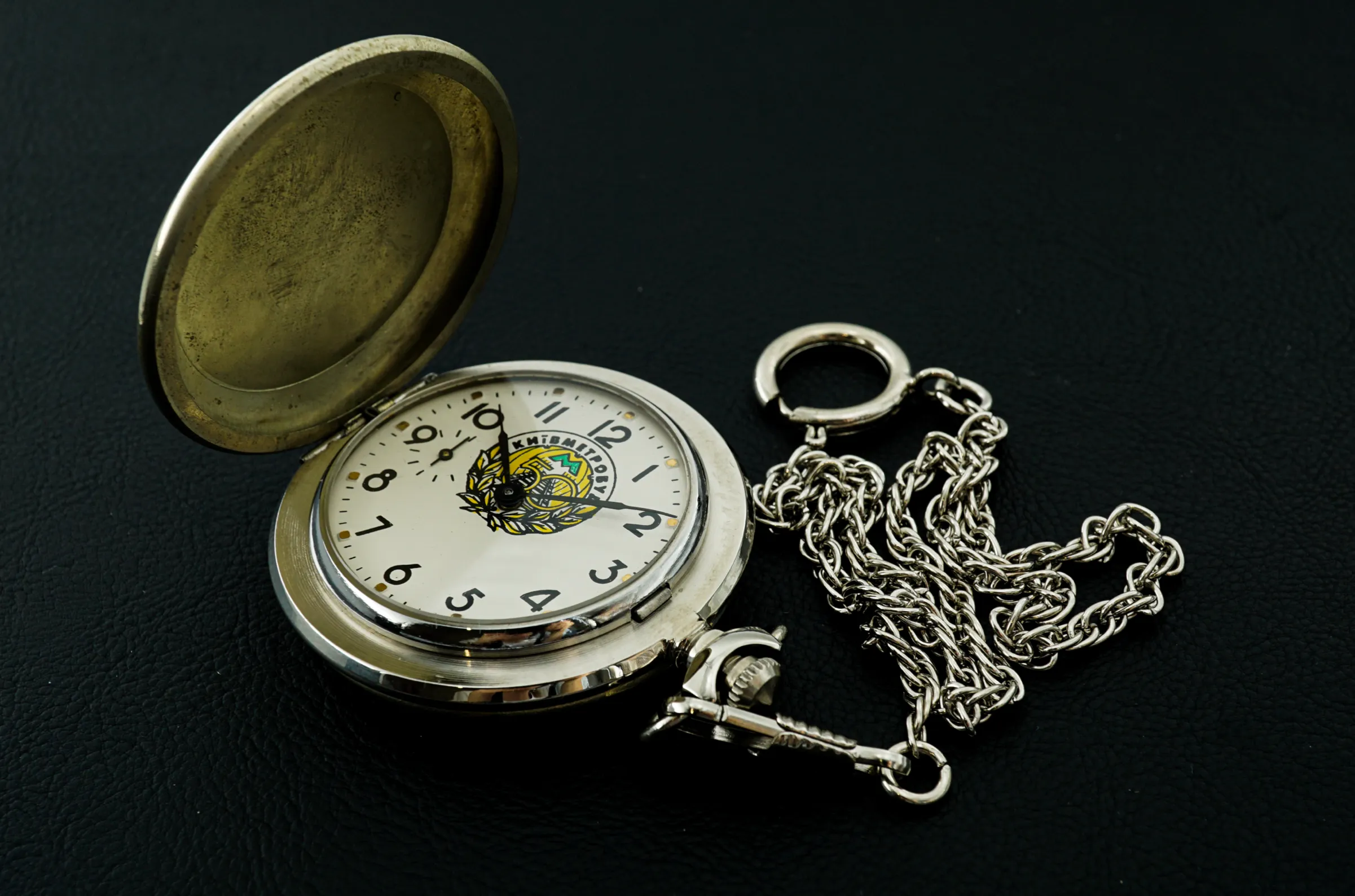 Old stock vintage mechanical pocket watch Molnija 3602 18j Kyiv Ukraine angel