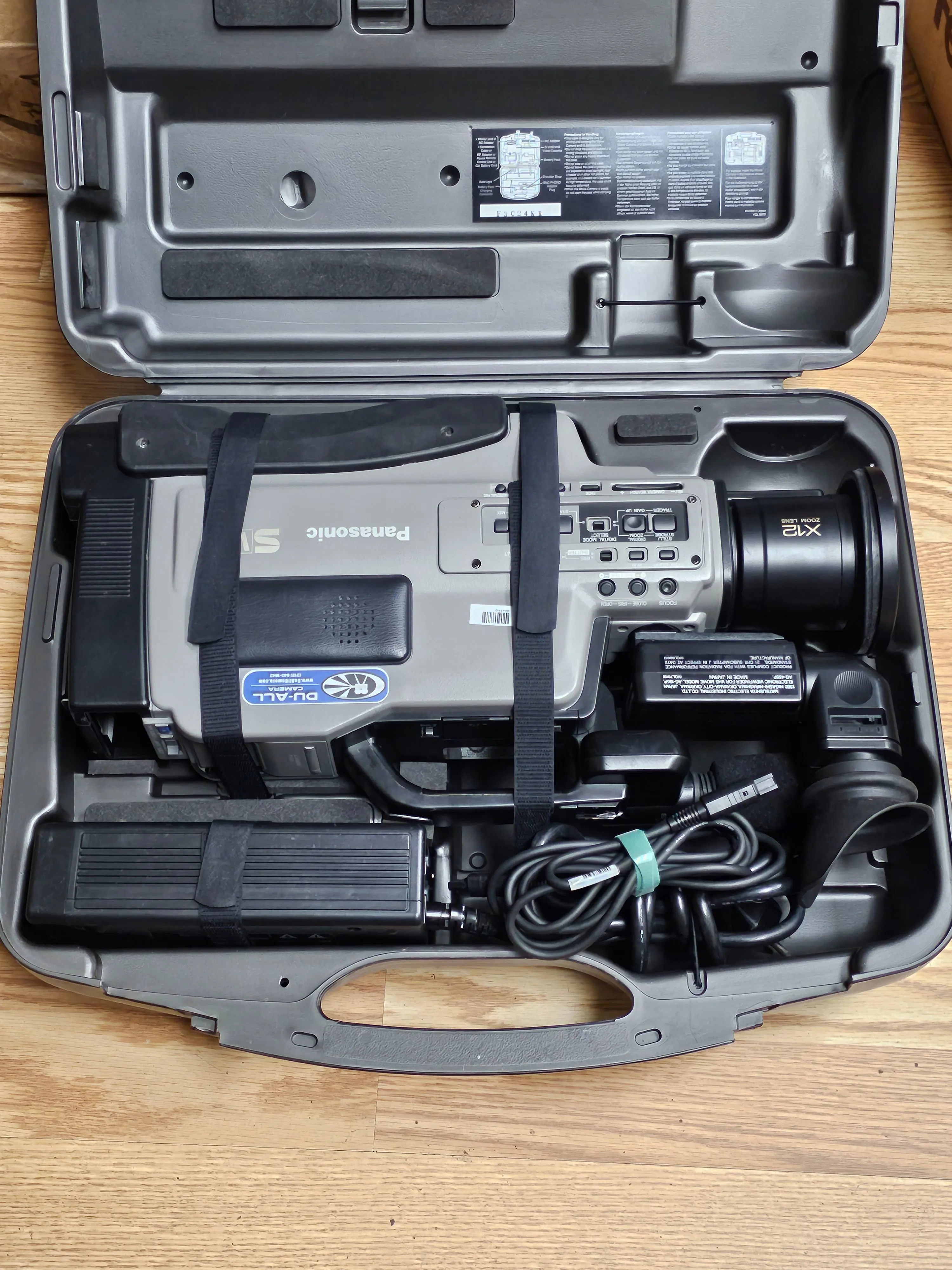 Panasonic AG-455P Reporter S-VHS Analog Camcorder S# K3HB00822