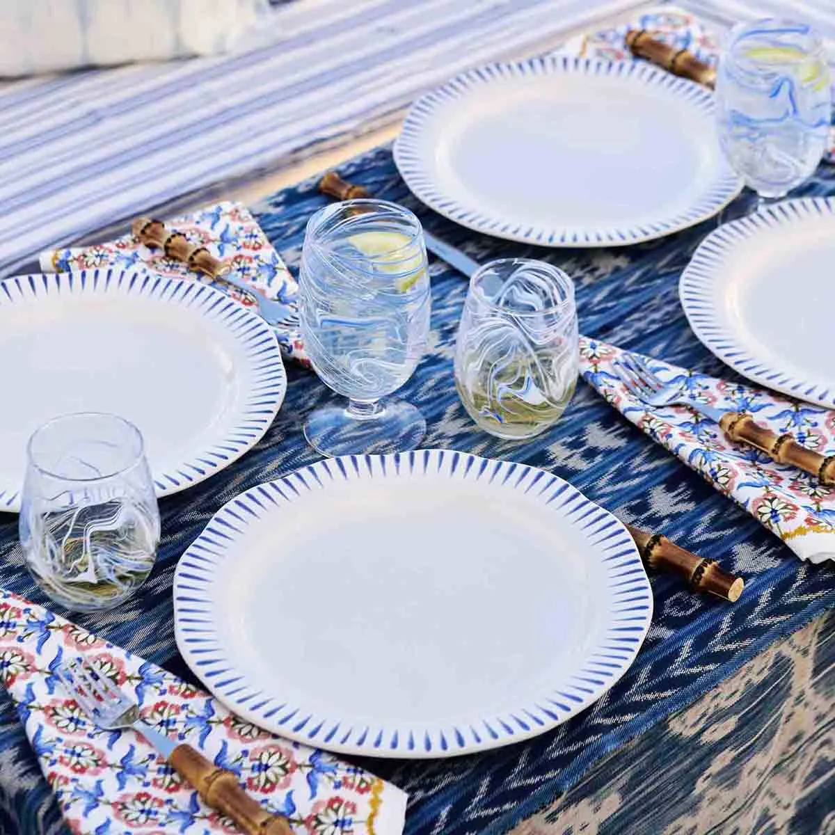 Sitio Stripe 16pc Place Setting - Delft Blue