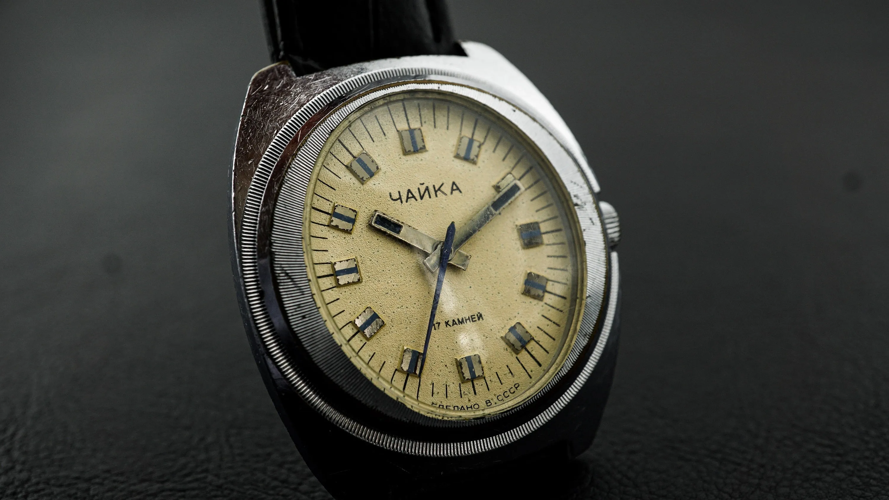 Vintage Chaika 2609H Soviet wristwatch 17 jewels oval dial watch